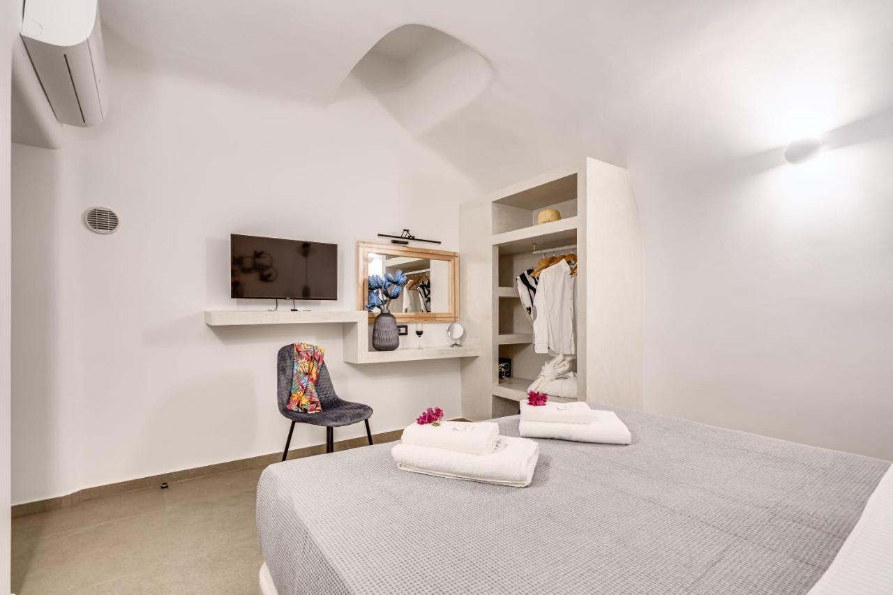 Tiara Suites Santorini Fira  Extérieur photo