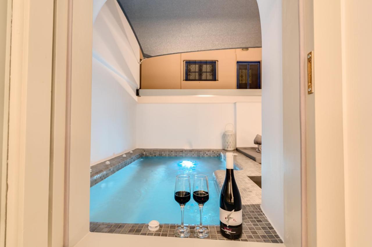 Tiara Suites Santorini Fira  Extérieur photo