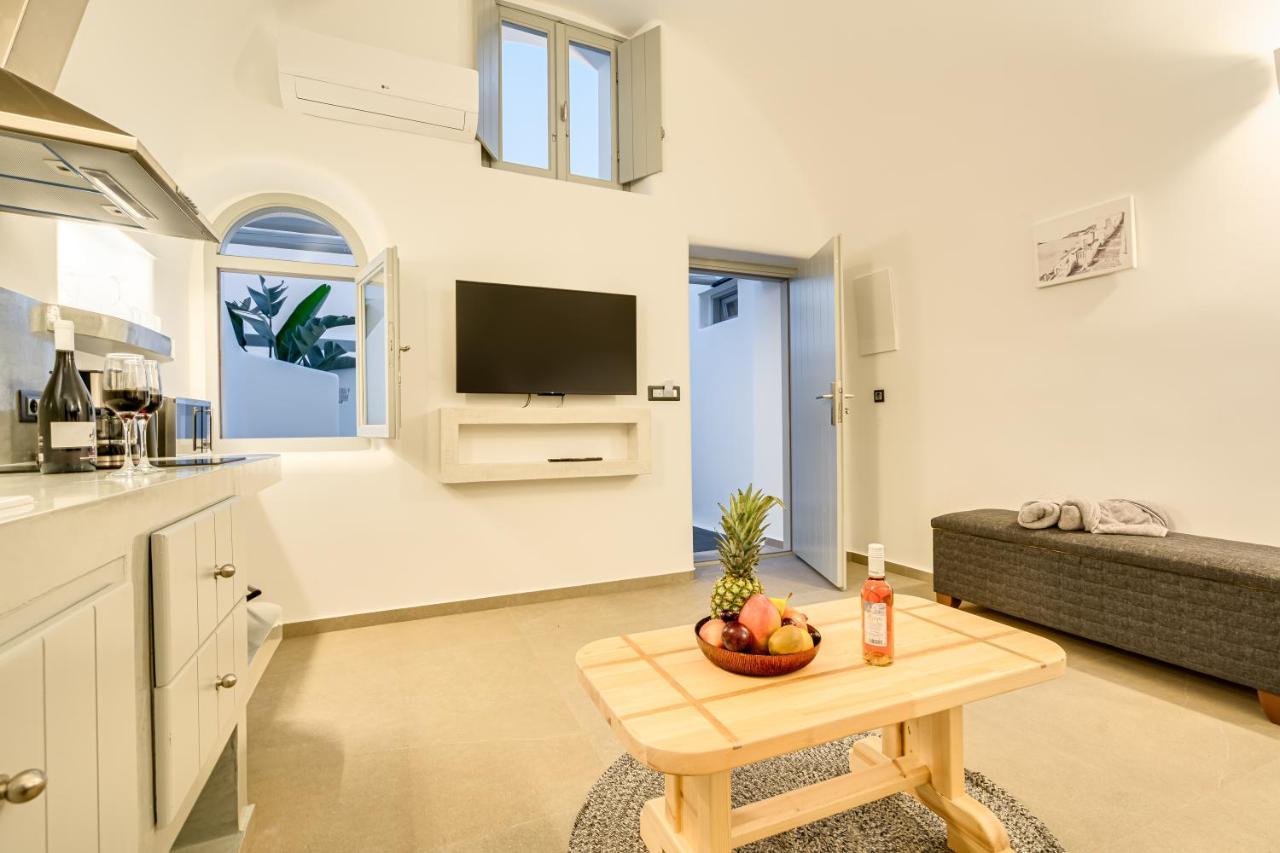 Tiara Suites Santorini Fira  Extérieur photo