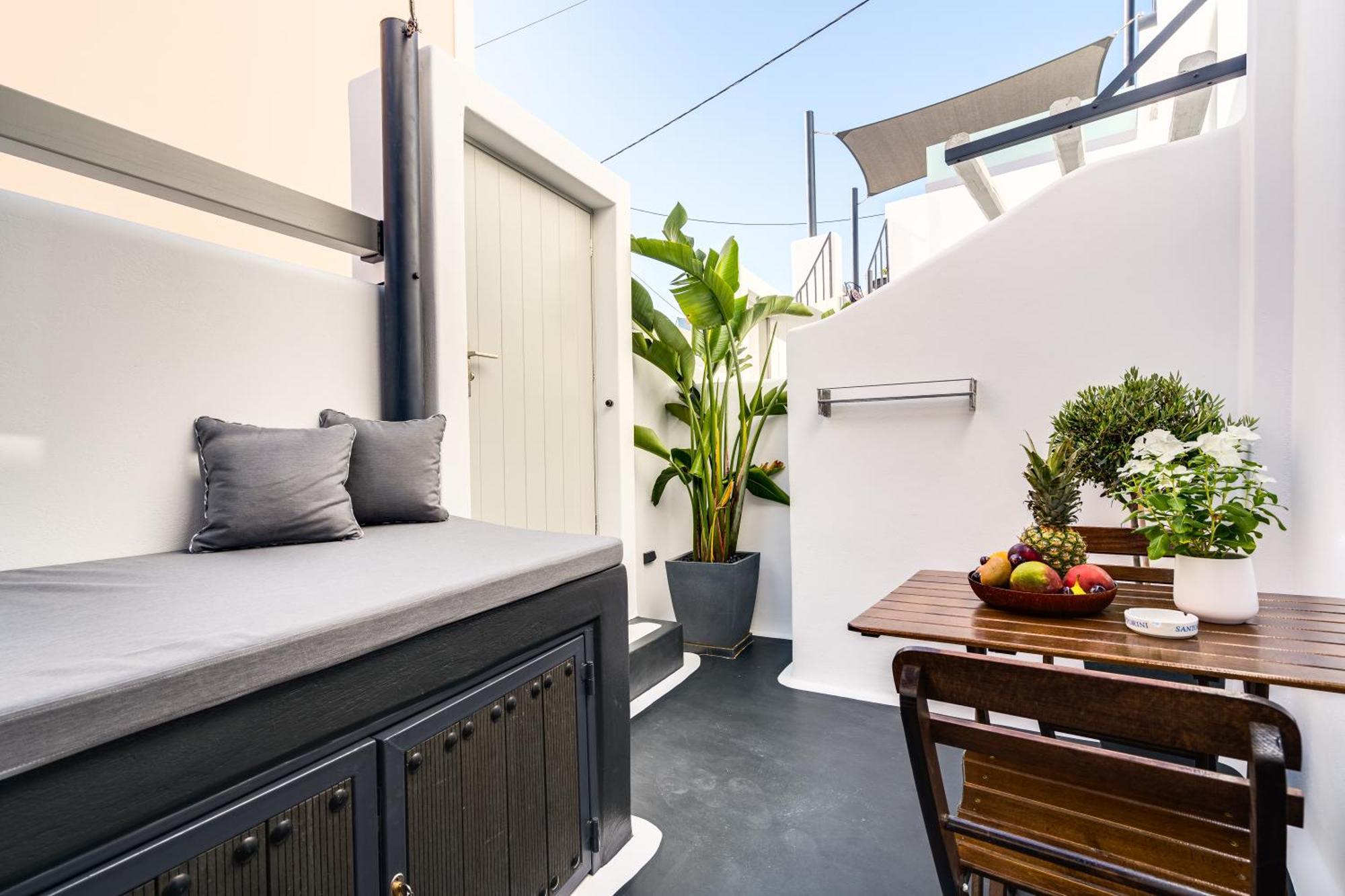 Tiara Suites Santorini Fira  Extérieur photo