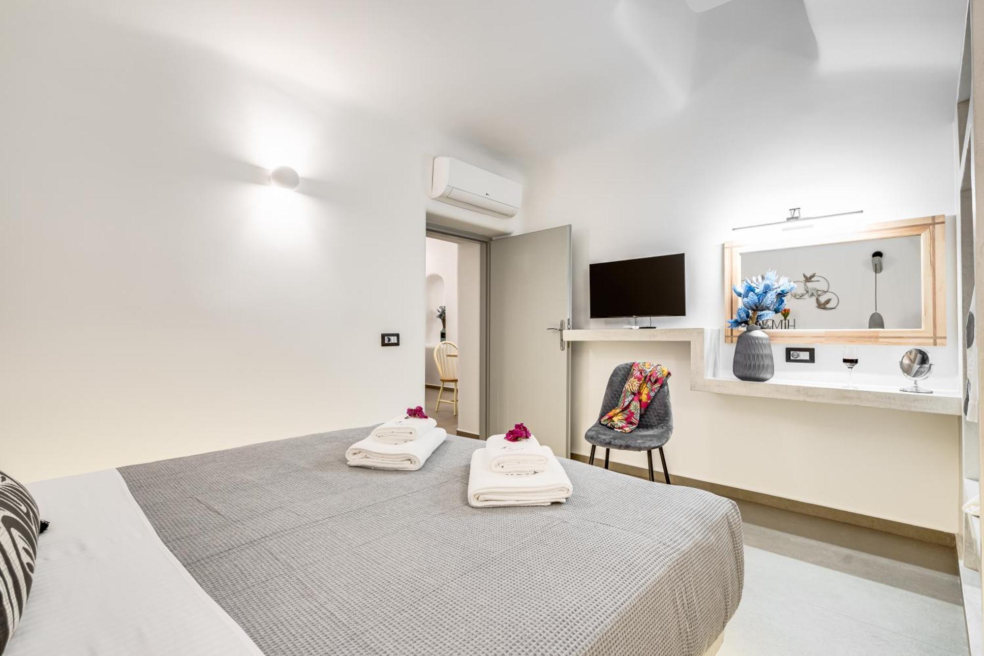 Tiara Suites Santorini Fira  Extérieur photo