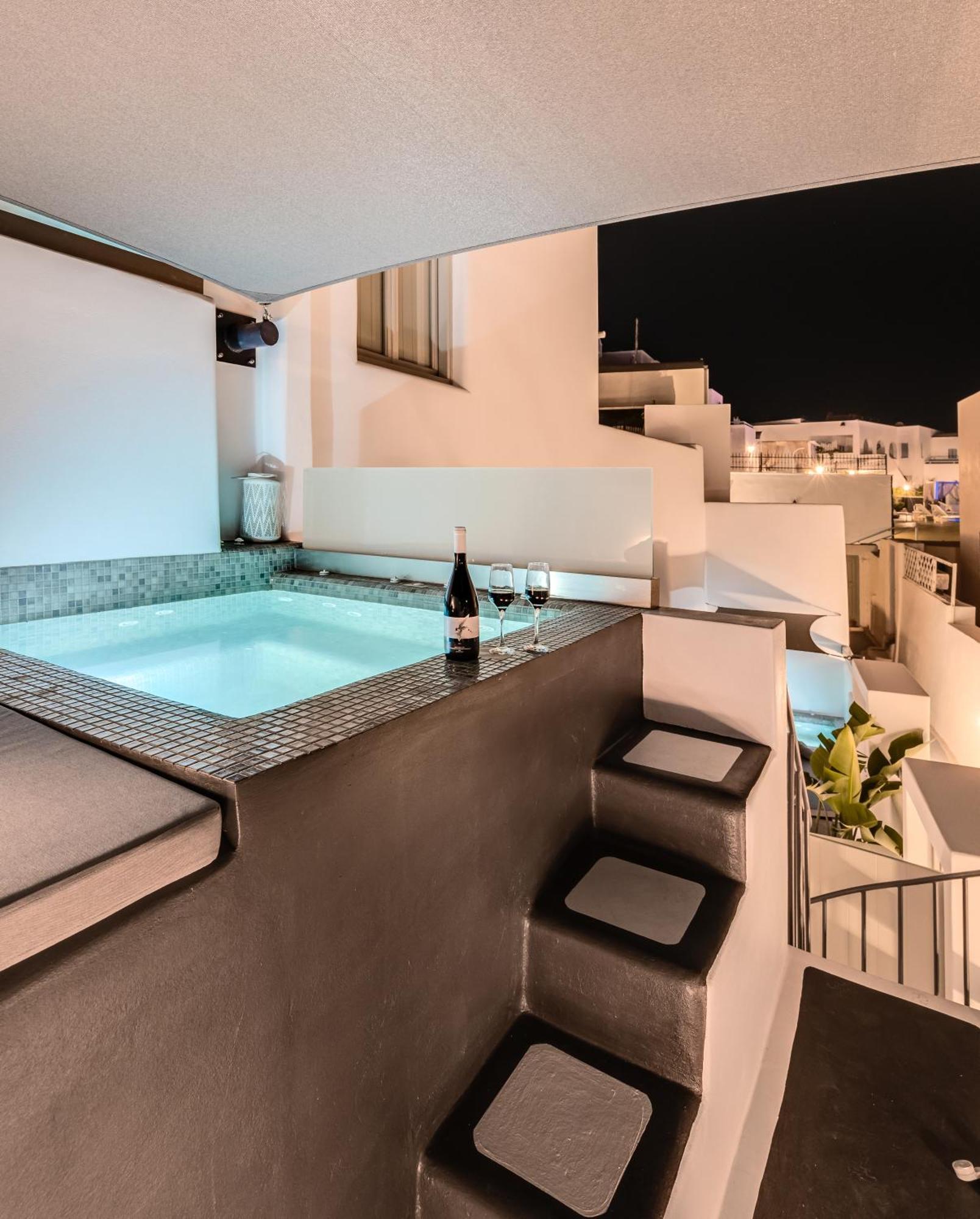 Tiara Suites Santorini Fira  Extérieur photo